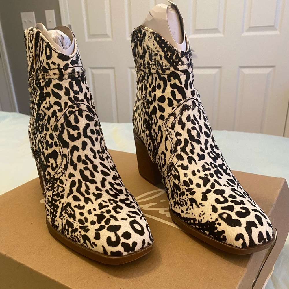 New in box zodiac boots, women’s size 9